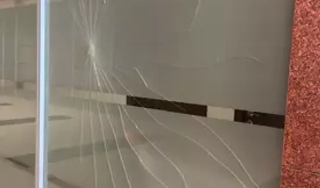 Ağabeyinin Cezasına Sinirlenen Kişi Cam Kırdı