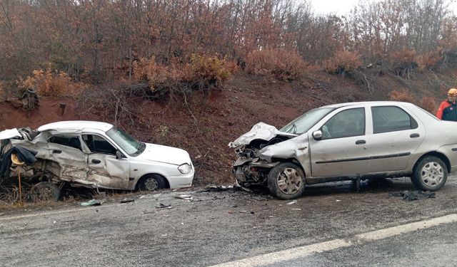 Tokat’ta İki Otomobil Çarpıştı: 1 Ölü, 2 Yaralı