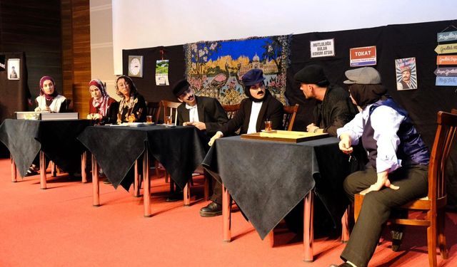 TOGÜ Türkçe Öğretmenliği Bölümü, “Komşu Köyün Delisi” Tiyatro Gösterimiyle Büyüledi