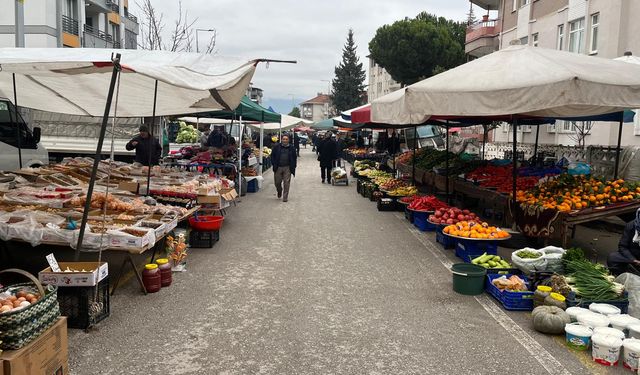 Erbaa’da Pazarcı Esnafı Soğuk Havanın Etkisi Altında