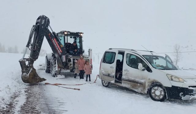 Tokat’ta Kar Seferberliği: Mahsur Kalan Vatandaşlar Kurtarılıyor