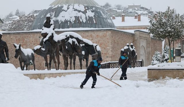 Tokat Belediyesi, Yoğun Kar Yağışına Karşı 7/24 Karla Mücadele Ediyor
