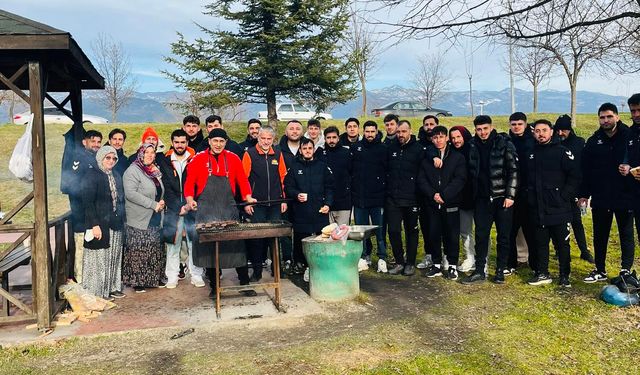 İş İnsanı Galip Şanlı Erbaaspor’un Yanında Olmaya Devam Ediyor: Park Vadi’de Sucuk Ekmek Keyfi!