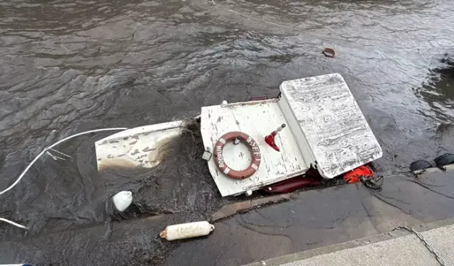 Fırtına: Tekneler Karaya Oturdu, Feribot Seferleri İptal