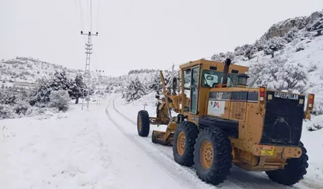 Mersin’de Karla Mücadele Devam Ediyor