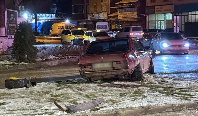 Erbaa’da Stadyum Kavşağında Maddi Hasarlı Kaza