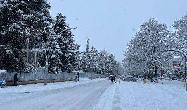 Erbaa’da Kar Yağışı Etkili Oluyor