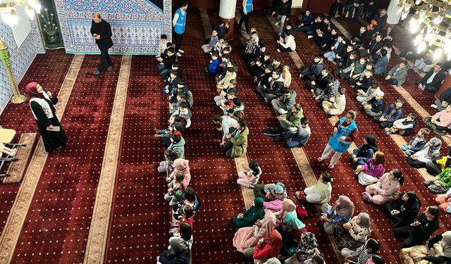 Yavuz Sultan Selim Camii’nde Çocuk Sesleri: "Şerbet" Minikleri Mest Etti!