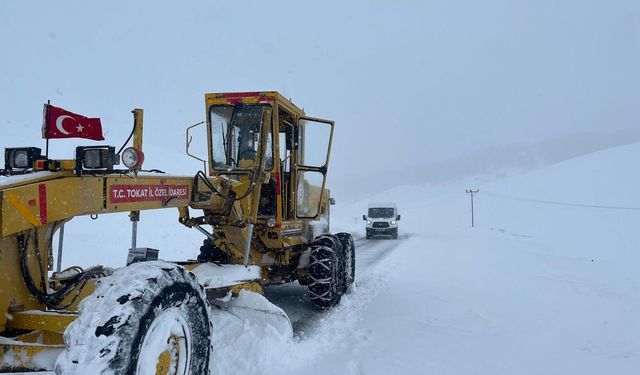 Tokat’ta Karla Mücadele Çalışmaları 7/24 Aralıksız Sürüyor