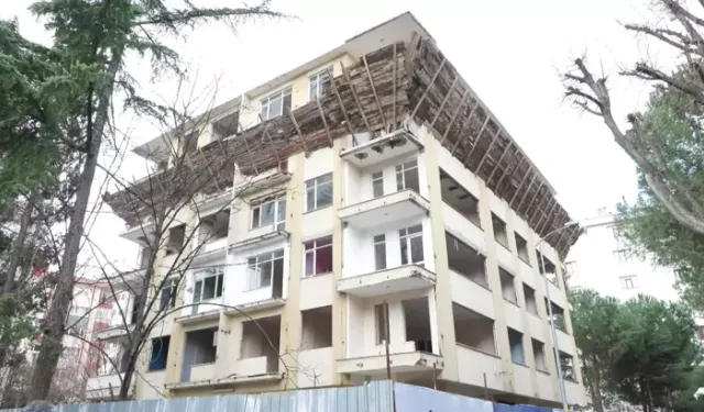 Kadıköy’de Duygu Apartmanı Kontrollü Yıkıldı