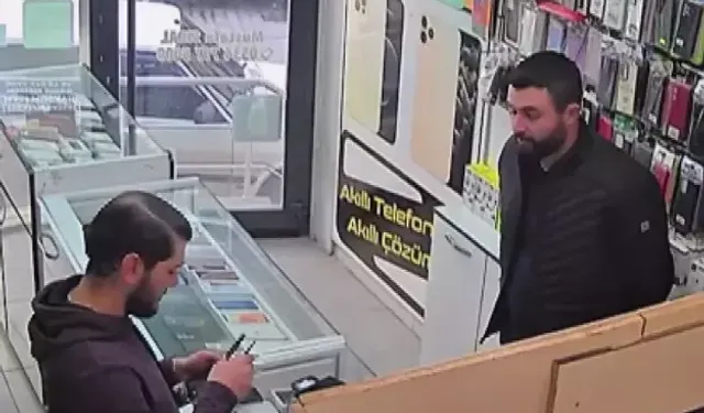 Cep Telefonu Bataryası Patlayıp Alev Aldı