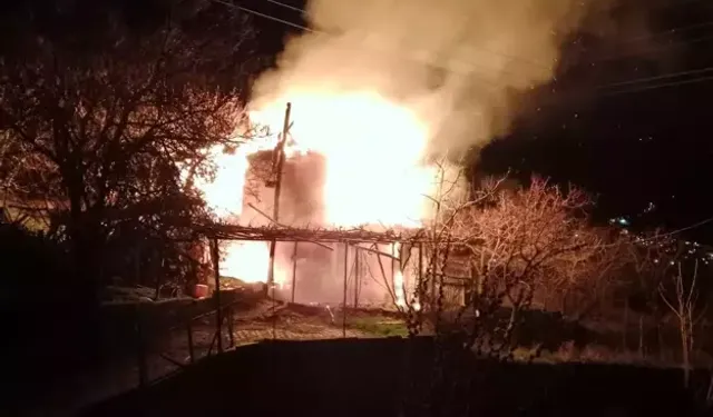 Bağ Evi Yangında Kullanılamaz Hale Geldi