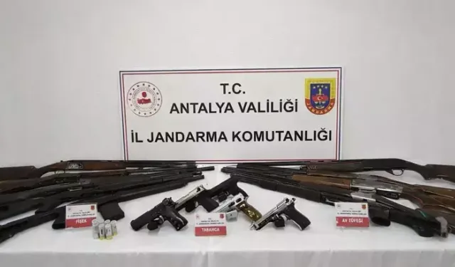 Eş Zamanlı Operasyonda 15 Ruhsatsız Silah Ele Geçirildi