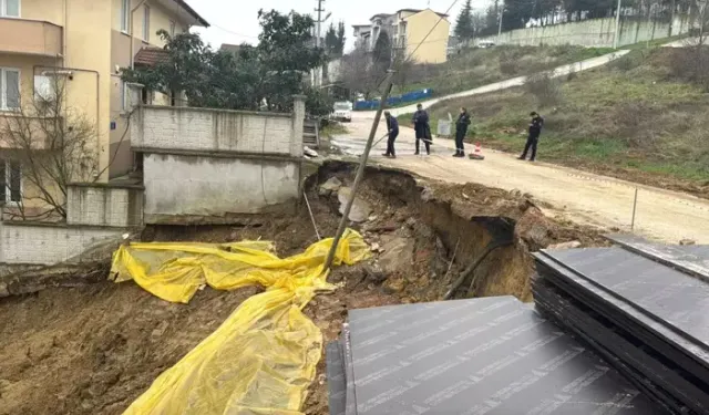 İnşaat Kazısında Toprak Kaydı, Yol ve Duvar Çöktü