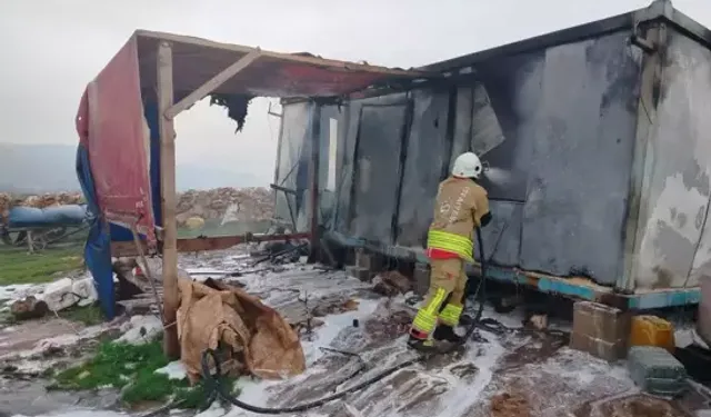 Reyhanlı’da Konteyner Yangını Söndürüldü