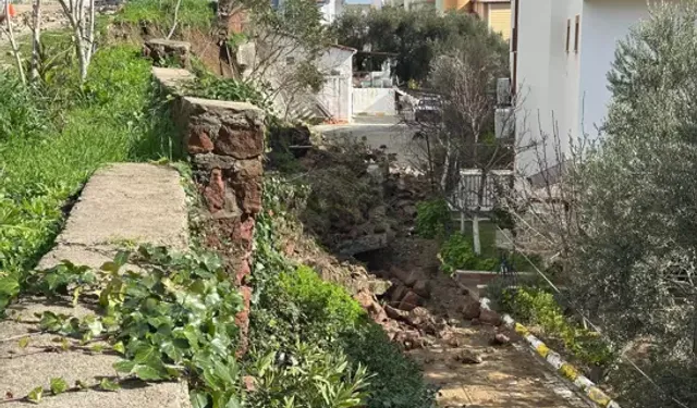 Ayvacık’ta Sağanak Etkili: İstinat Duvarı Çöktü