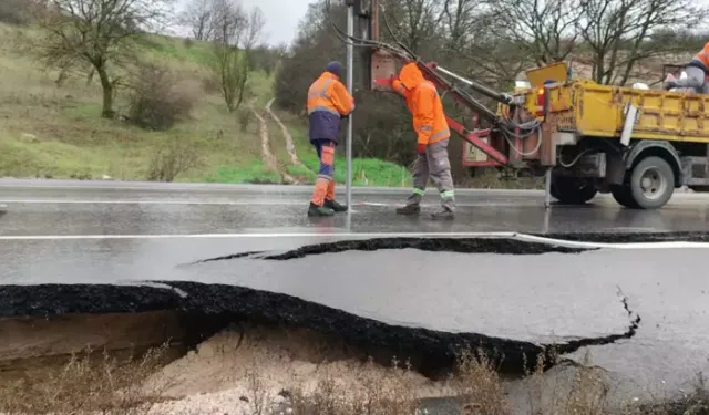 Balıkesir-Savaştepe Yolunda Toprak Kayması