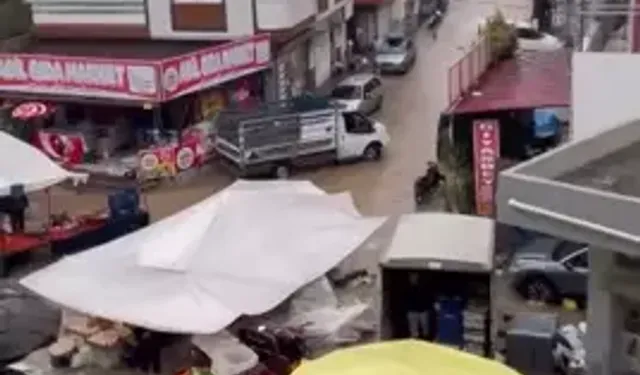 Adana'da Sağanak, Yollar Göle Döndü