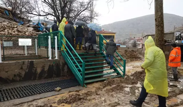 Yahyalı’da Sağanak Sel ve Yollar Çöktü