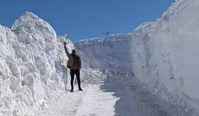 Karlıova’da Mezra Yolları 3 Metrelik Karla Mücadele Ediyor