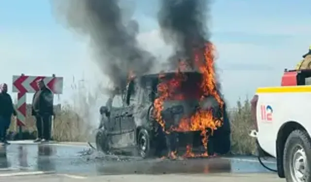 Erdek’te Seyir Halindeki Otomobil Alev Aldı