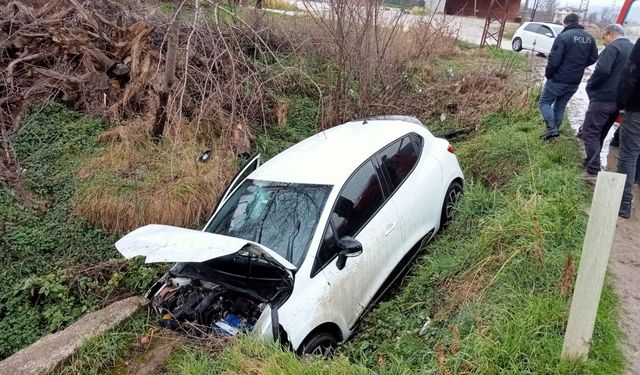 Erbaa’da Köpeğe Çarpmamak İsterken Şarampole Uçtu: 2 Yaralı