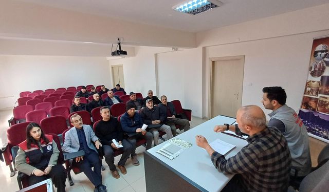 Yeşilyurt’ta Üreticilere Zirai İlaçlama Eğitimi