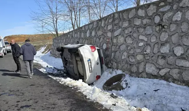 Otomobil Devrildi: 5 Yaralı, 2’si Ağır
