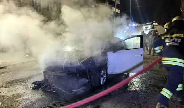 Çorlu’da Park Halindeki Otomobil Alev Aldı