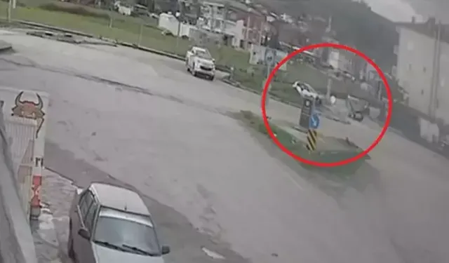 Tekkeköy’de Kavşakta Otomobil ile Ticari Araç Çarpıştı