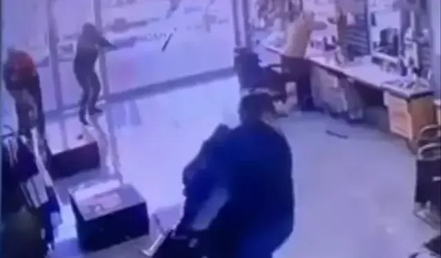 Adana’da Berbere Silahlı Saldırı: Koltukla Kurtuldu