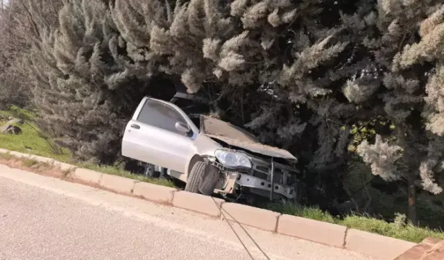 Otomobil Kontrolden Çıktı: Sürücü Yaralandı