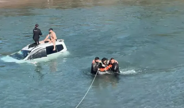 Tunceli’de Araç 15 Metre Yükseklikten Baraja Düştü