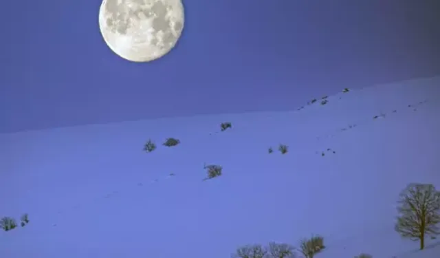 Bitlis’te Dolunay ve Karla Kaplı Dağlar Büyüledi