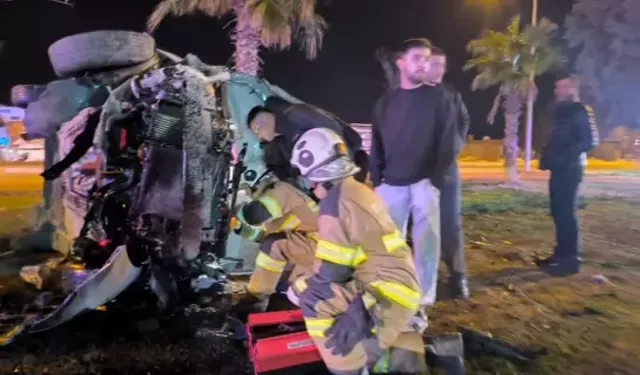 Cip ile Hafif Ticari Araç Çarpıştı: İki Yaralı