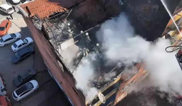 Esenler’de Çatı Yangını: Can Kaybı Yok, Mal Kaybı Büyük