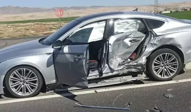 Nusaybin’de İki Otomobil Çarpıştı: 3 Kişi Yaralandı