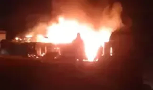 İnegöl’de Çiftlik Yangını: 200 Küçükbaş Kurtarıldı