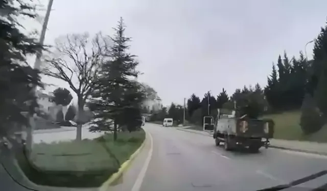 Kocaeli’de Rampada Devrilen Kamyon Kamerada