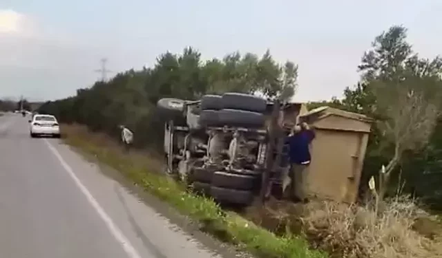 Toprakkale’de Devrilen Kamyonun Sürücüsü Yaralandı