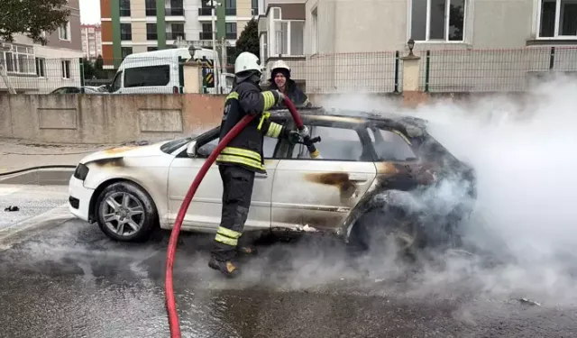 Seyir Halindeki Otomobil Alev Aldı, Sürücü Son Anda Kurtuldu