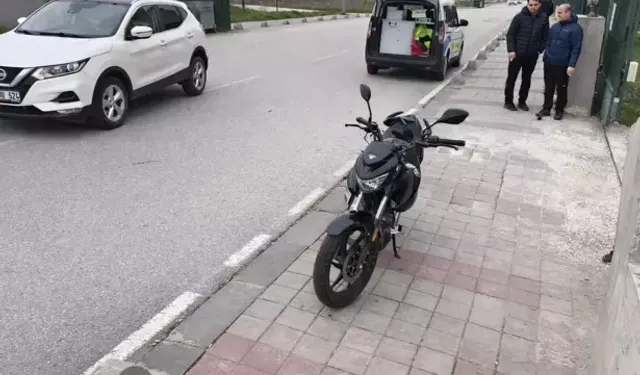 Otomobil İle Motosiklet Çarpıştı: 17 Yaşındaki Sürücü Yaralı