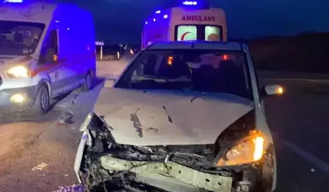 Aksaray’da İki Otomobil Çarpıştı: 4 Kişi Yaralandı