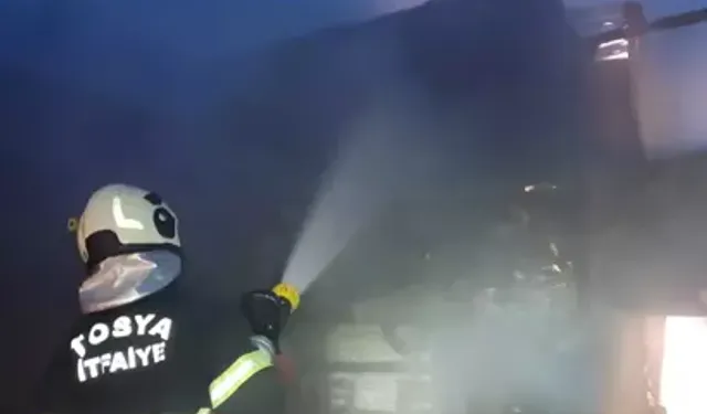 Tosya’da Seyir Halindeki TIR Alev Aldı