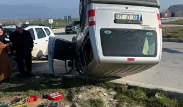 Burdur’da Cip ile Hafif Ticari Araç Çarpıştı: 6 Yaralı