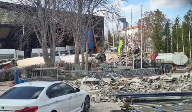 Spor Salonu Yıkımında Duvar Çöktü: Yaralanan Yok