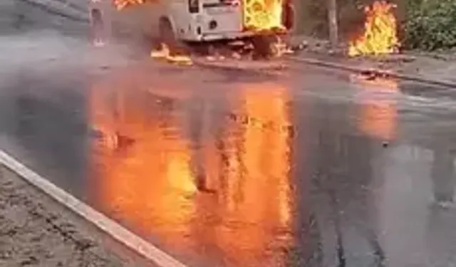 Servis Minibüsünde Yangın: Araç Kullanılamaz Hale Geldi