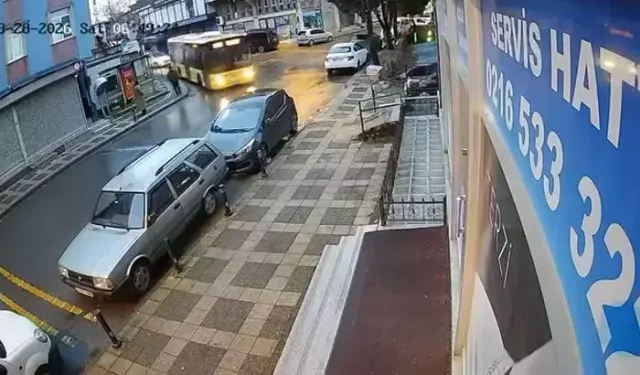 Ümraniye’de İETT Otobüsü Park Halindeki Araçlara Çarptı