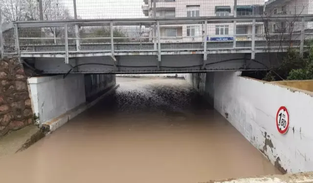 Kocaeli’de Sağanak Alt Geçidi Kullanılamaz Hale Getirdi