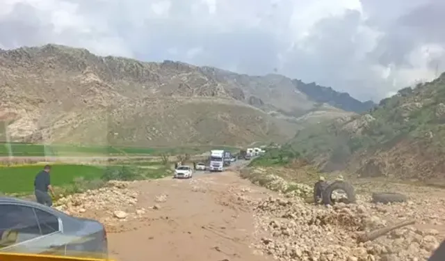 Cizre’de Sağanak Yağış Yolunu Taşkına Çevirdi